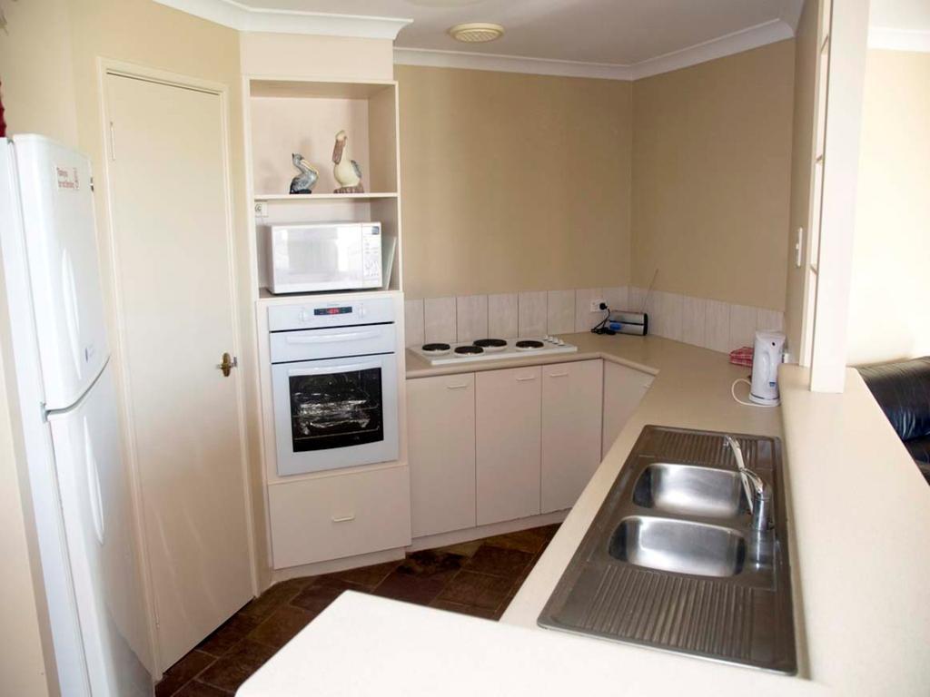 Pelican Shore Oceanfront Villa 6 Калбарри Номер фото